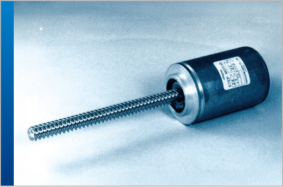 フロッピーディスク、ハードディスクのドライブ駆動用ステップモータ